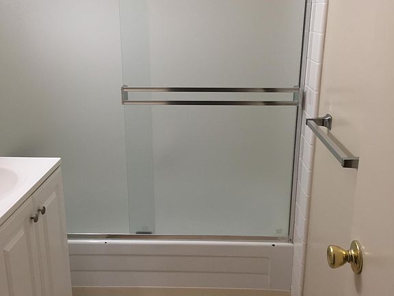5th image of 10194 Park Cir W #4