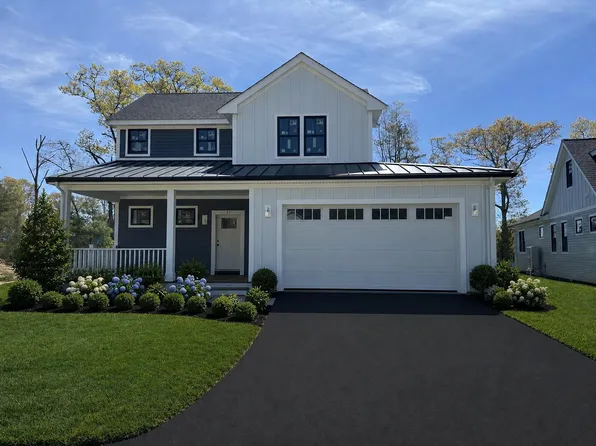 23 Josiah Path, Falmouth, MA 02540