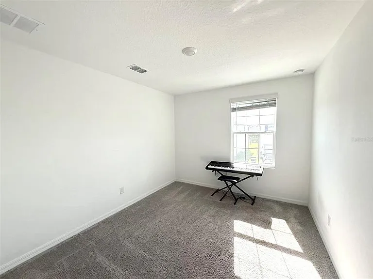 2077 Derwent Dr — Photo 7