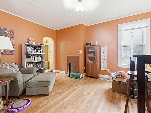 4th image of 219 9th STREET S S