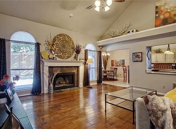 3rd image of 2740 Woodbridge Dr
