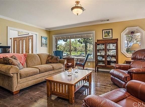 4th image of 3947 Osler Ave