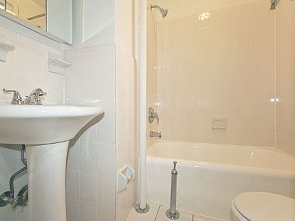 2nd image of 3752 80th St