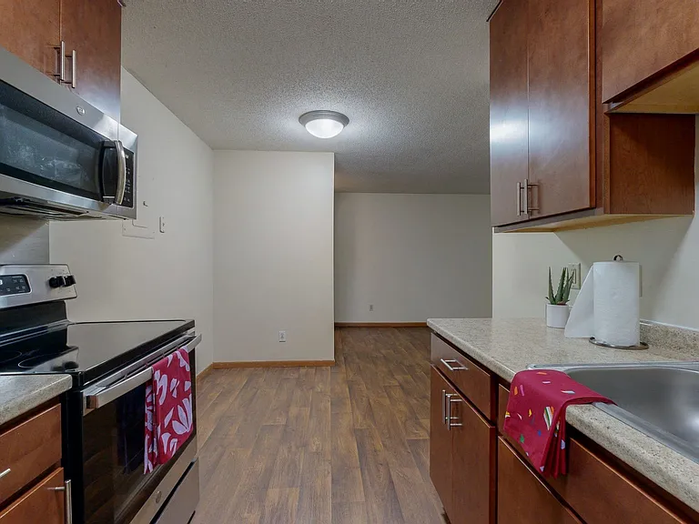 River 10 Apartments — Photo 18