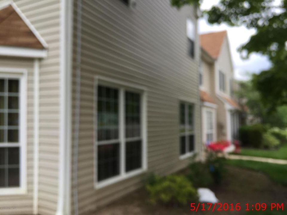 2nd image of 555 Manchester Pl