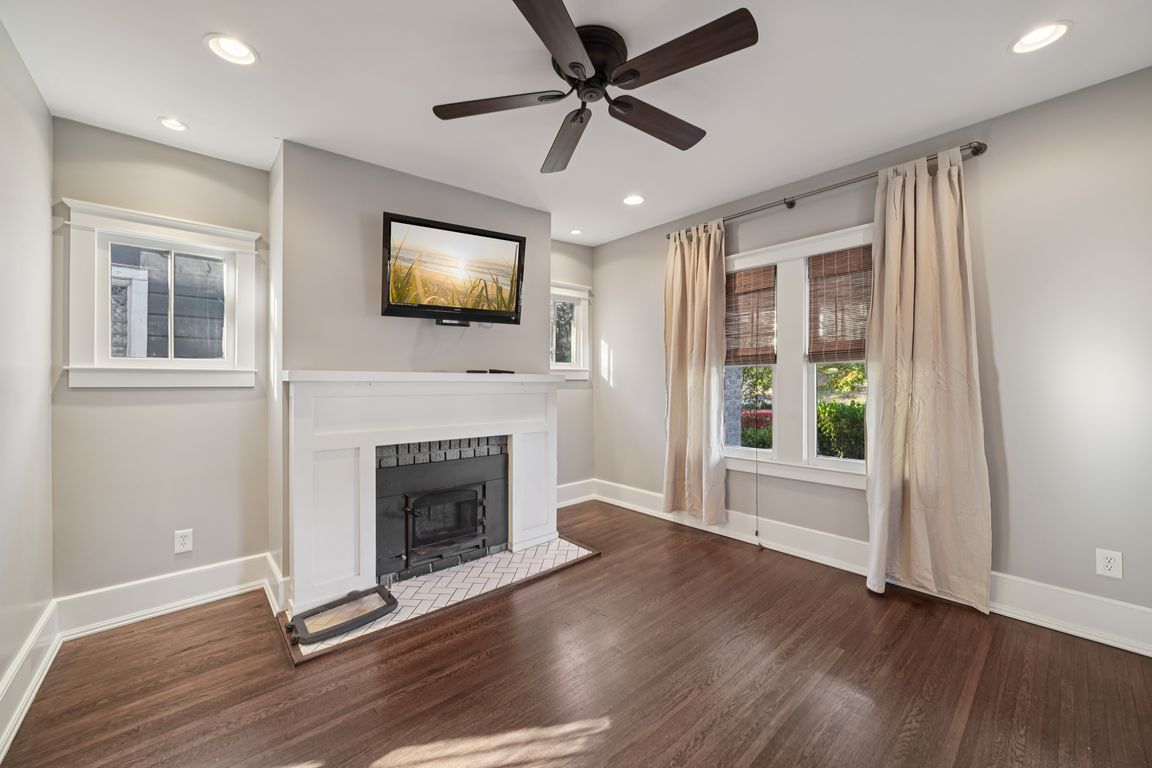 next background image