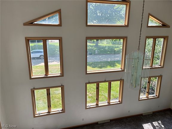 5th image of 448 Hillcrest Dr NE