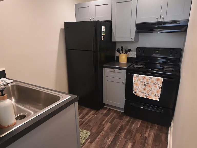 Waveland Place Apartments — Photo 17