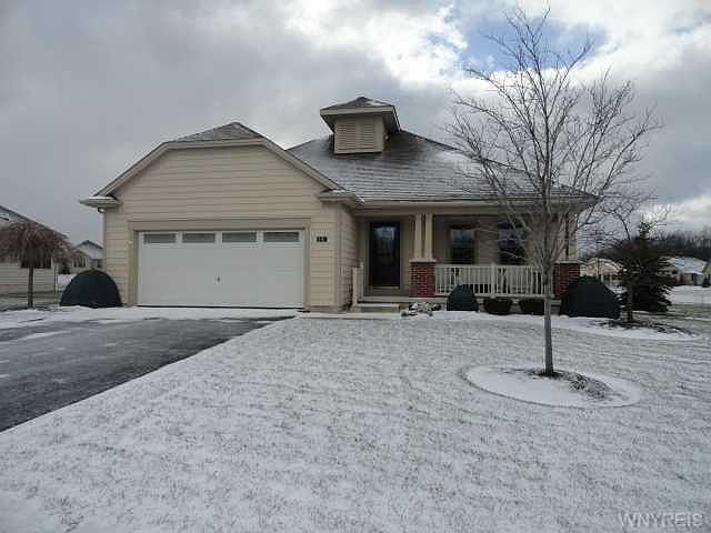1st image of 14 Lakeside Cir