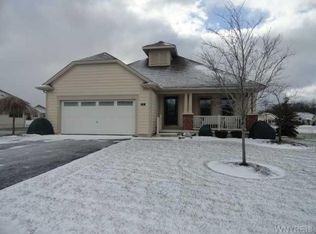 14 Lakeside Cir, Elma, NY 14059