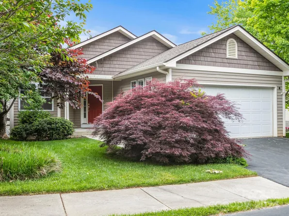 112 Clear Creekside Dr, Hendersonville, NC 28792