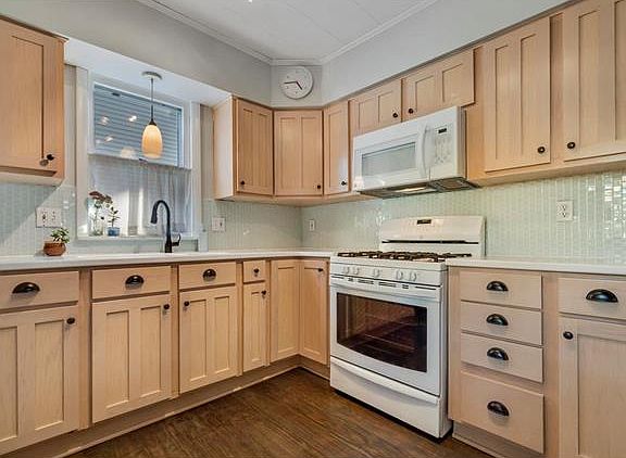 4th image of 476 Longfellow Ave