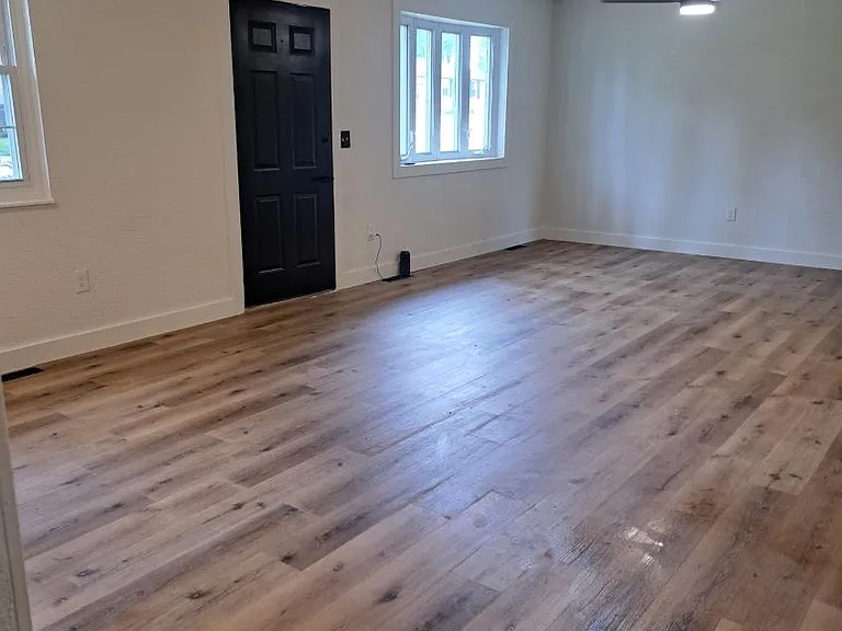 130 Meadowlark Dr — Photo 2