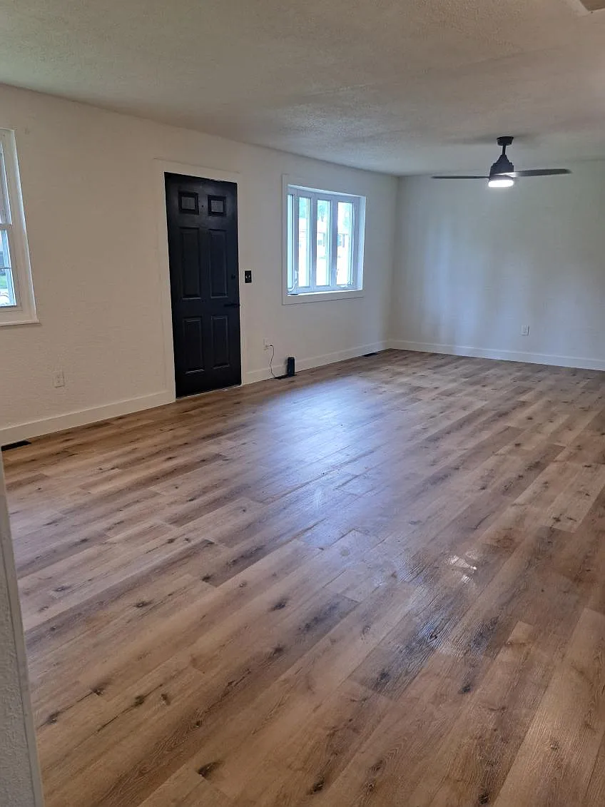 Building Photo - 130 Meadowlark Dr