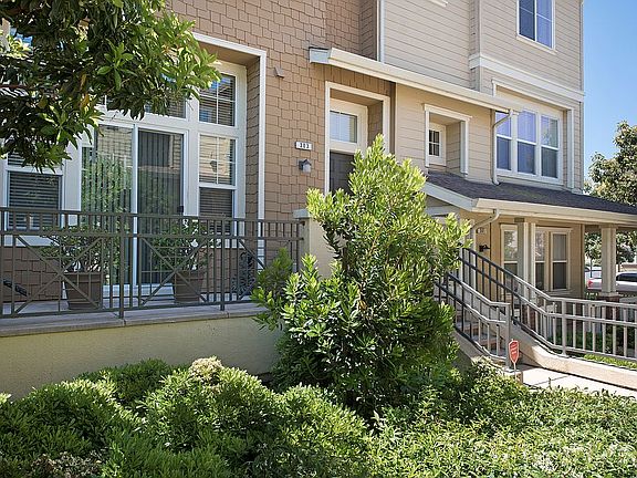3rd image of 303 Satuma Dr