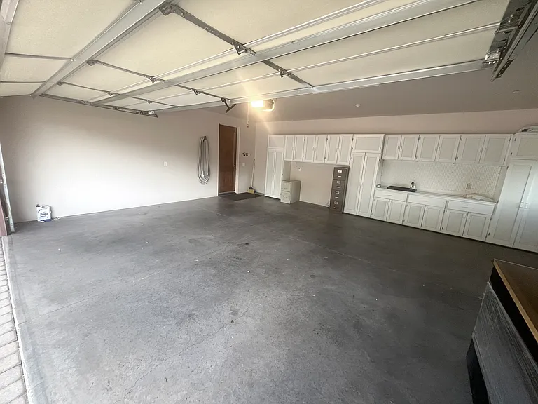 2.5 Car Garage