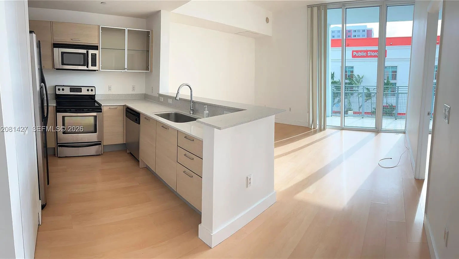 City 24 Condo — Photo 2