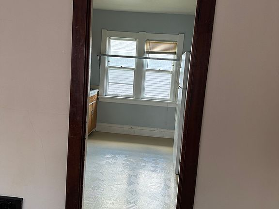 4th image of 411 Rogers St APT 4