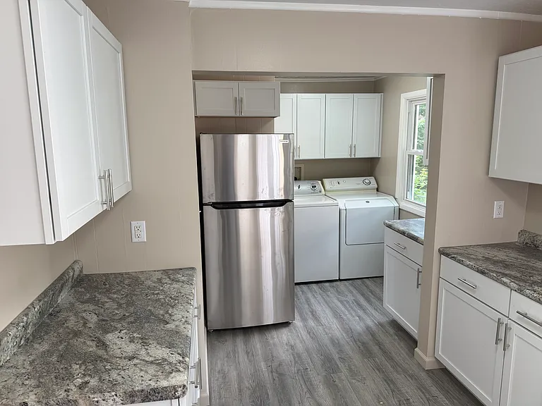 243 Rockwell St — Photo 11