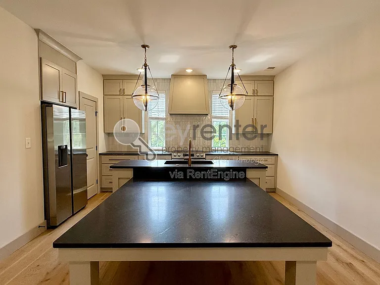 1072 Amelia Ct — Photo 4