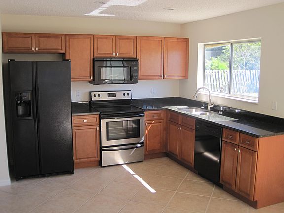2nd image of 470 SE Fairchild Avenue