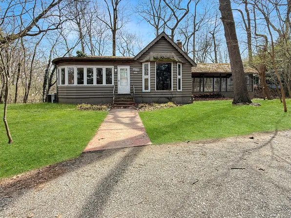 4295 Hillside Trl, New Buffalo, MI 49117