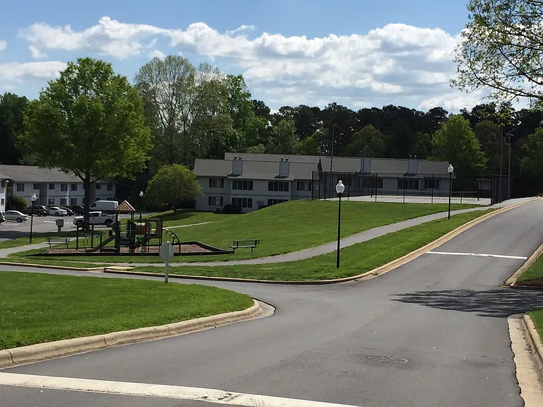 Hickory Trace Village Apartments — Photo 6