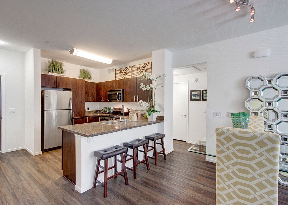 Perfect Entertainers Kitchen and Dining Room