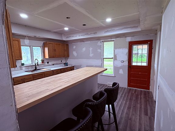 3rd image of 206 N Main St