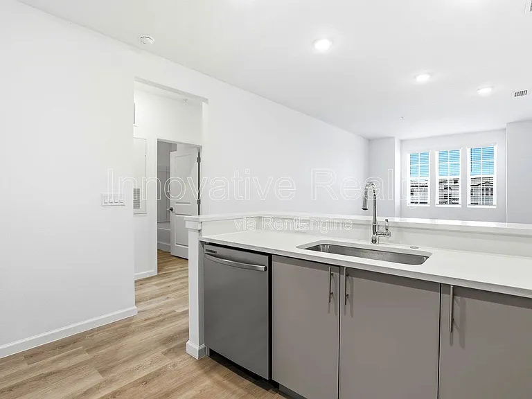 Venture Apartments — Photo 128