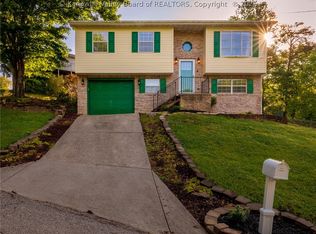 11 Poplar Hills Rd, Hurricane, WV 25526