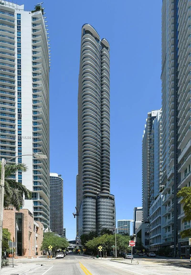 Brickell Flatiron Condo — Photo 4