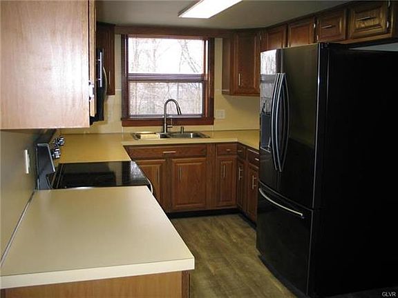 3rd image of 2077 Apple St