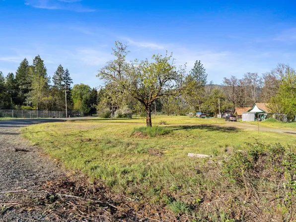 108 Holton Creek Rd, Cave Junction, OR 97531