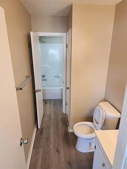 Deluxe Lake Apartments - 4B — Photo 3