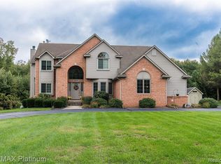 3895 Winterwood Dr, Howell, MI 48843