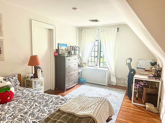 2nd image of 190 Bryant St #3