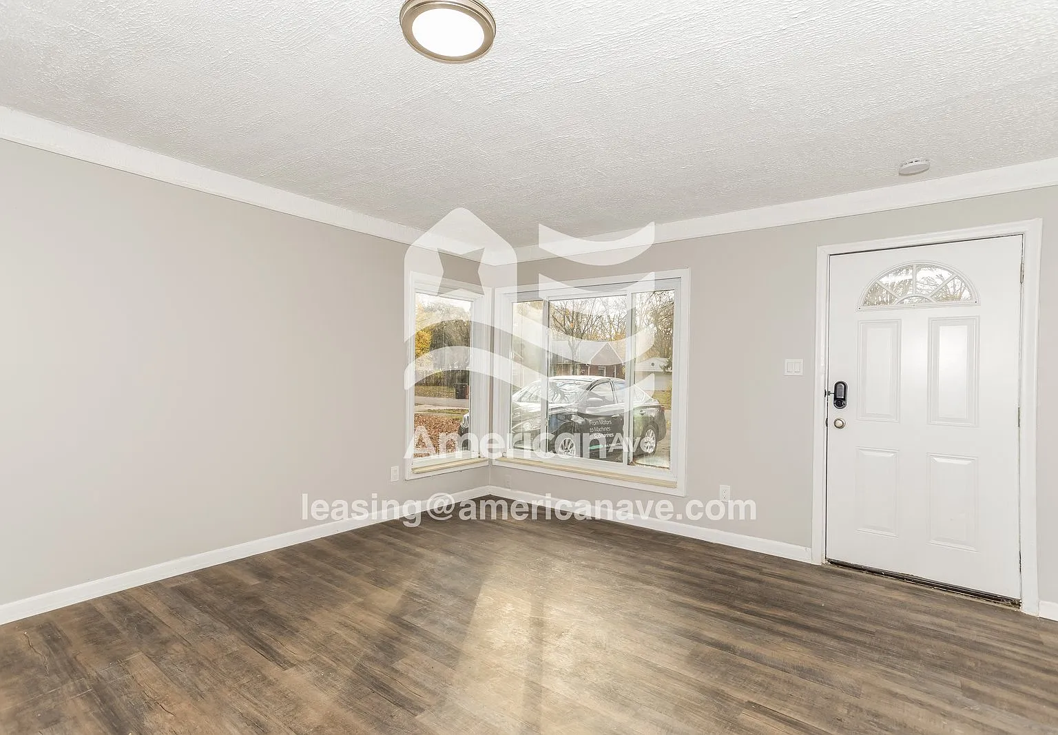 3 bed, 1.0 bath, 945 sqft, $1,597 — Photo 3