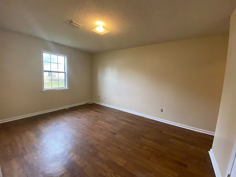6111 Vinnie Dr — Photo 10