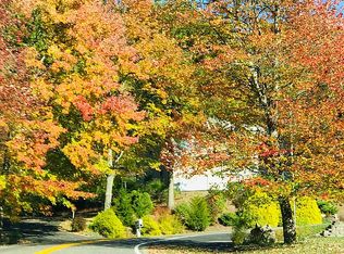 1032 Red Maple Ln, Stroudsburg, PA 18360