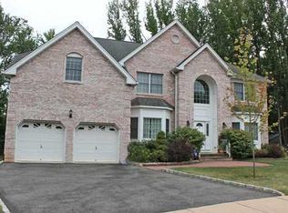 5 Deutsch Ln, Edison, NJ 08820