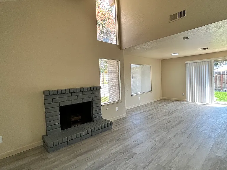 1424 Sylvan Ave — Photo 3