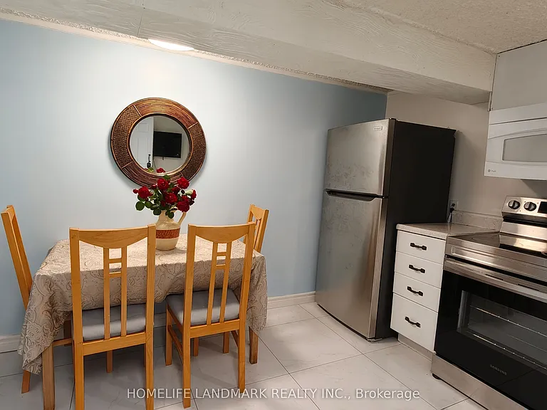 385 Marybay Cres #1 — Photo 5