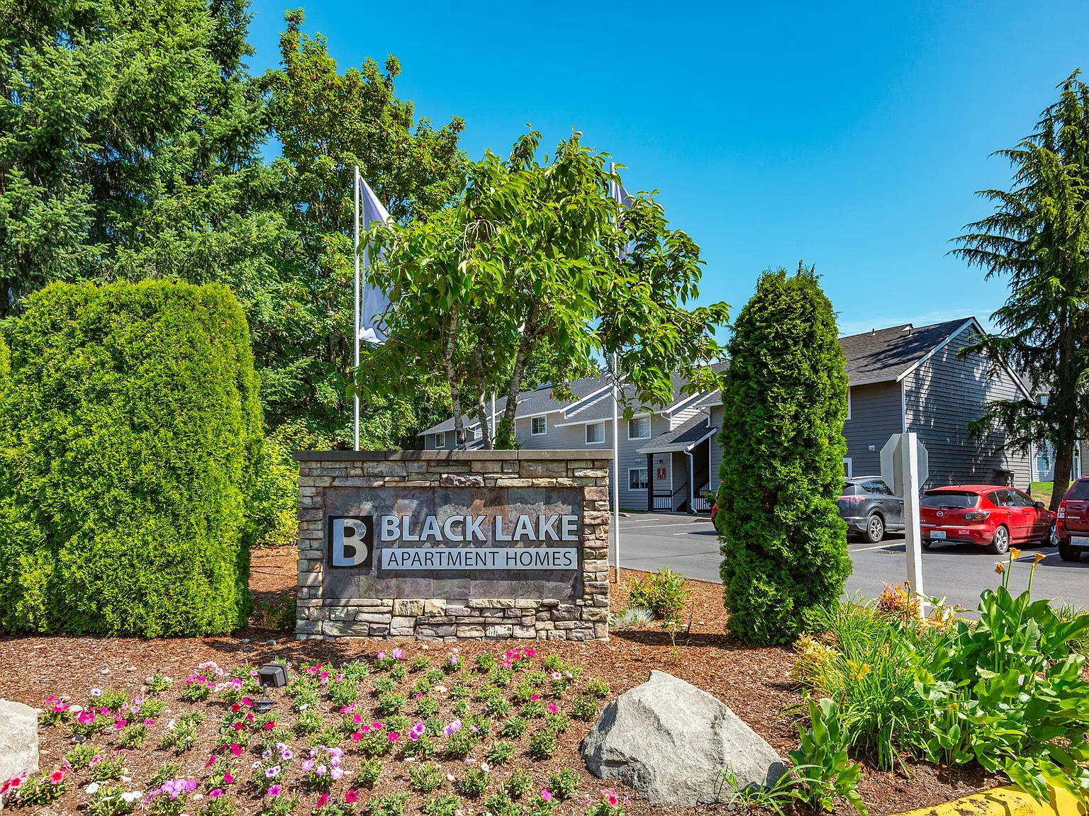 Black Lake Apartments — Photo 1