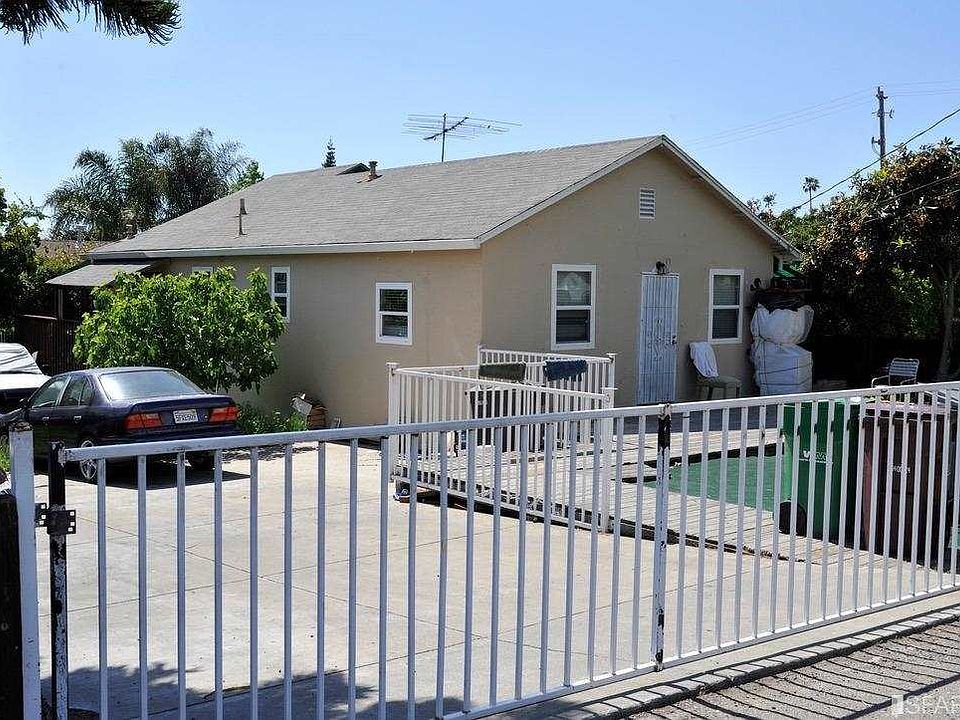 1st image of 16531 Los Banos St