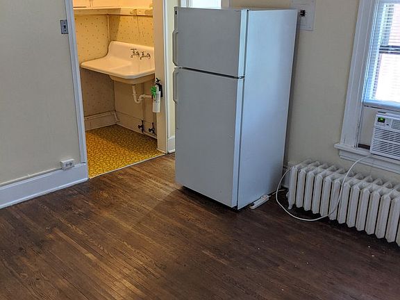 2nd image of 704 W Nevada St APT 5