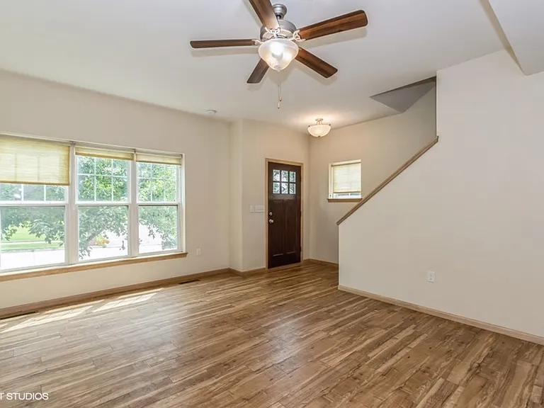 901 Scott Park Dr — Photo 4