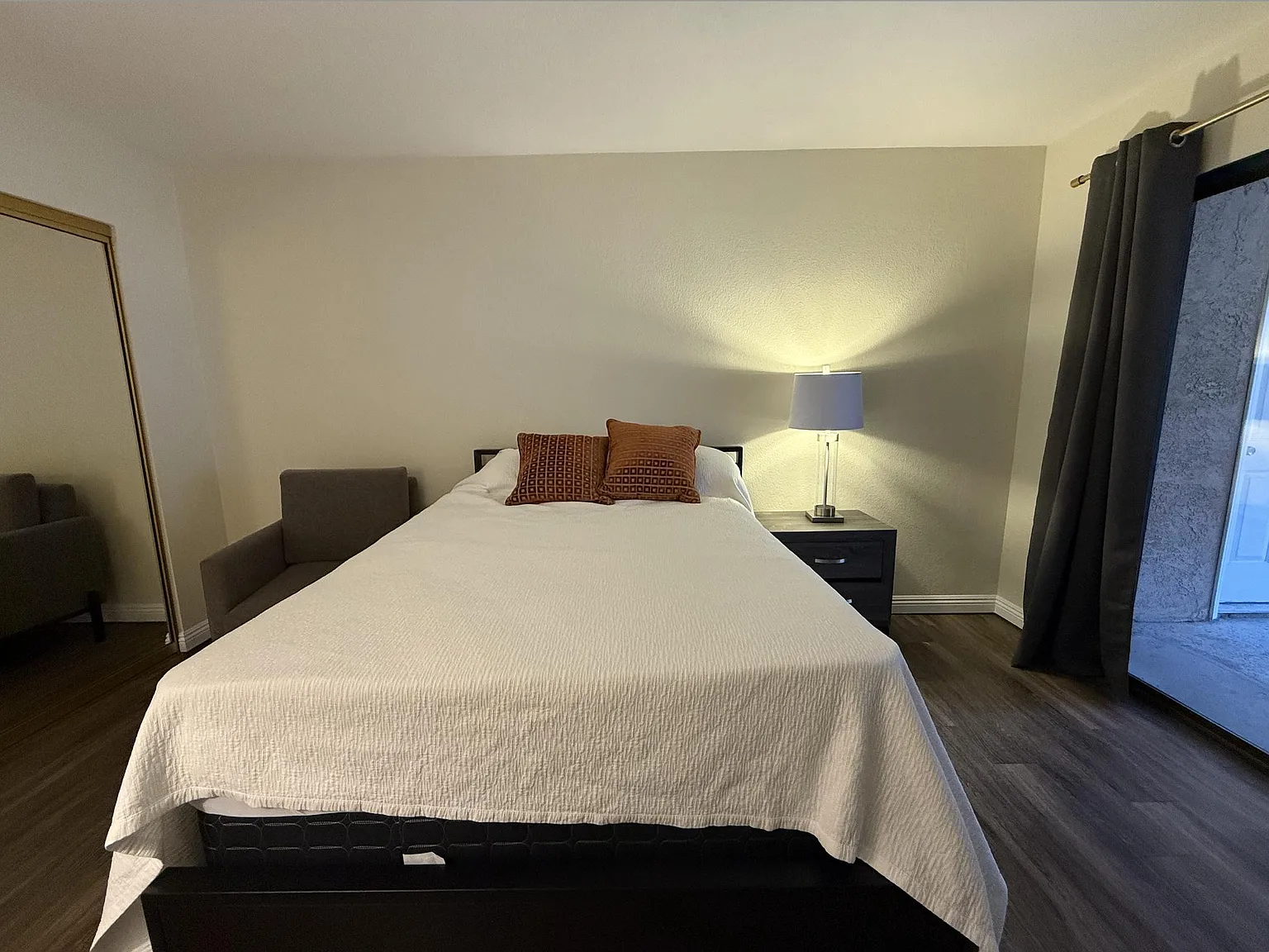 4 bed, 3.0 bath, 2935 sqft, $910 — Photo 1