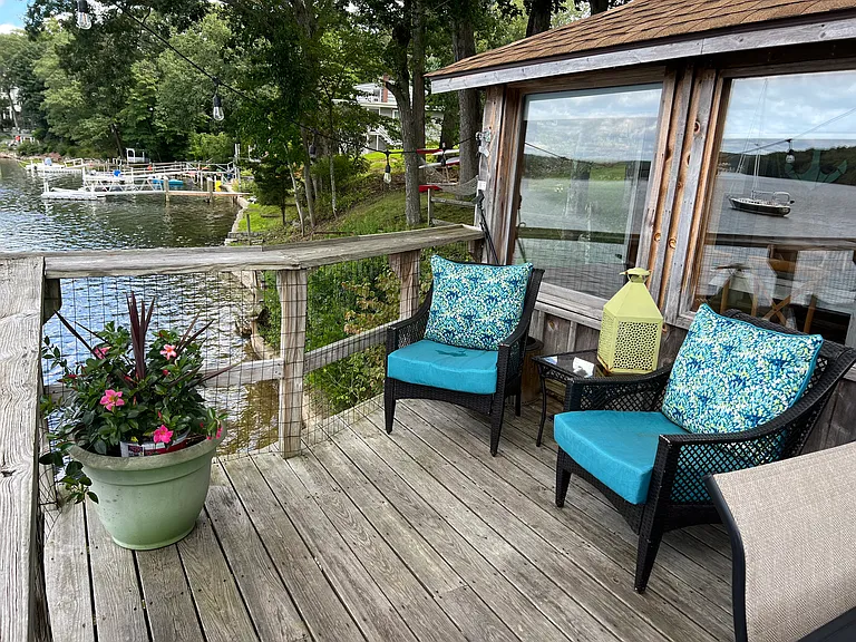 9 Riverside Dr — Photo 3