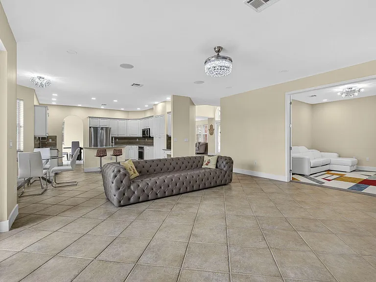 1724 Annandale Cir — Photo 22